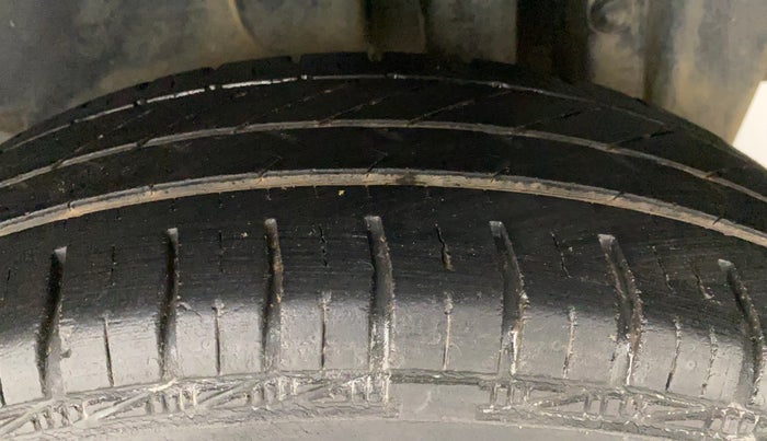 2013 Maruti Swift VXI, Petrol, Manual, 25,481 km, Left Rear Tyre Tread
