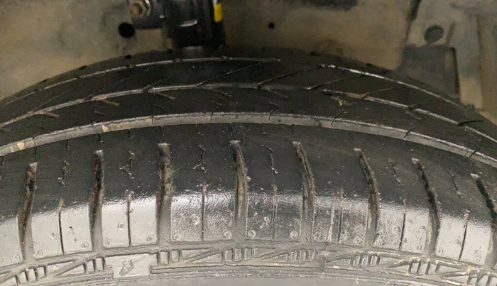 2013 Maruti Swift VXI, Petrol, Manual, 25,481 km, Right Front Tyre Tread