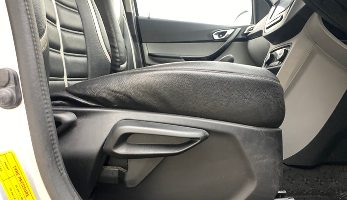 2020 Tata Tiago XZ PLUS PETROL, Petrol, Manual, 50,102 km, Driver Side Adjustment Panel