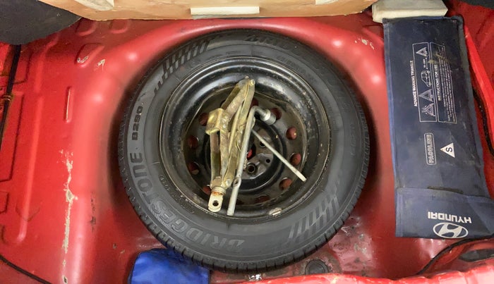 2017 Hyundai Eon MAGNA +, Petrol, Manual, 1,07,046 km, Spare Tyre