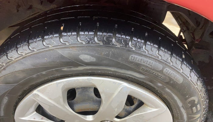 2017 Hyundai Eon MAGNA +, Petrol, Manual, 1,07,046 km, Left Rear Tyre Tread