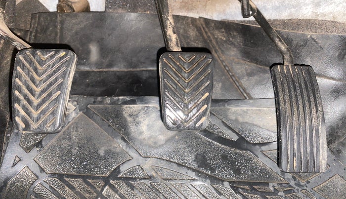 2017 Hyundai Eon MAGNA +, Petrol, Manual, 1,07,046 km, Pedals