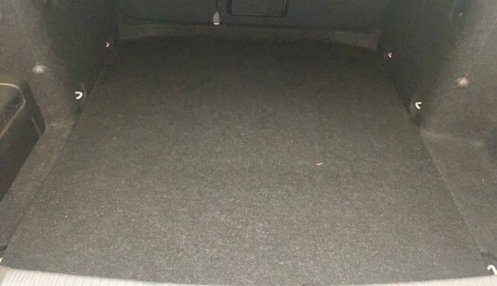 2017 Skoda Octavia 2.0 TDI L&K AT, Diesel, Automatic, 69,518 km, Boot Inside