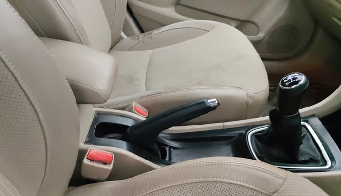 2015 Maruti Ciaz ZXI, Petrol, Manual, 87,264 km, Gear Lever