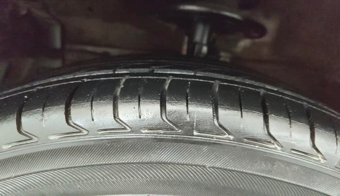 2015 Maruti Ciaz ZXI, Petrol, Manual, 87,264 km, Left Front Tyre Tread