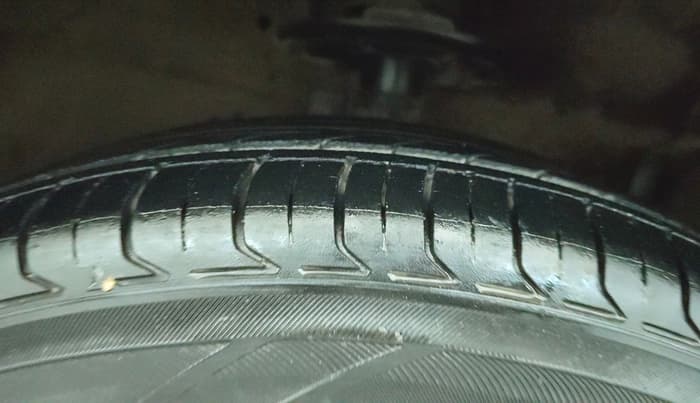 2015 Maruti Ciaz ZXI, Petrol, Manual, 87,264 km, Right Front Tyre Tread