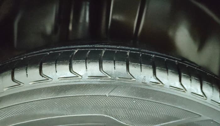 2015 Maruti Ciaz ZXI, Petrol, Manual, 87,264 km, Right Rear Tyre Tread