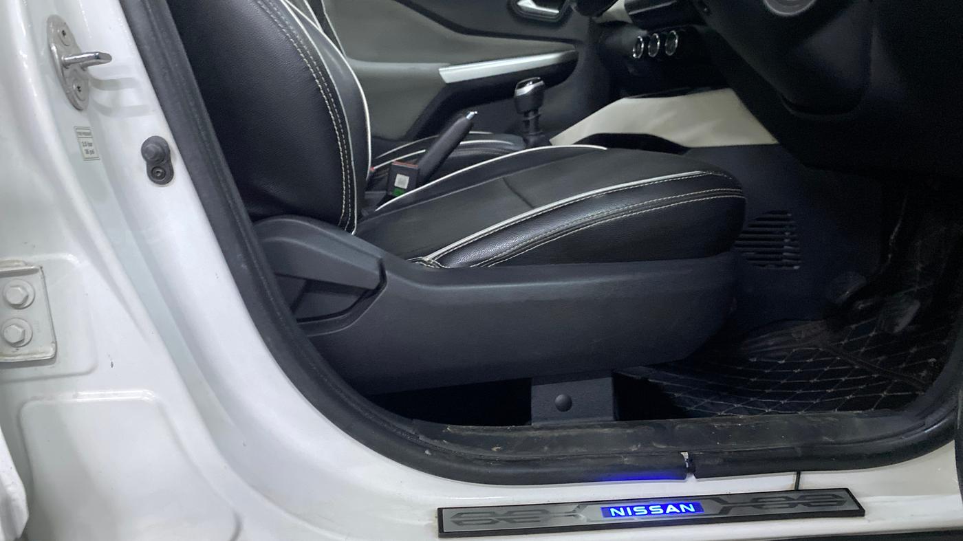 2021 Nissan MAGNITE XL, Petrol, Manual, 59,021 km, Driver Side Adjustment Panel