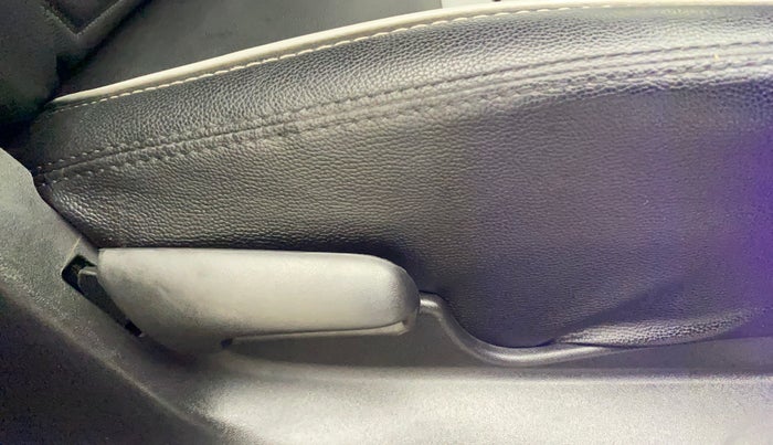 2021 Maruti Vitara Brezza VXI AT SHVS, Petrol, Automatic, 74,106 km, Driver Side Adjustment Panel