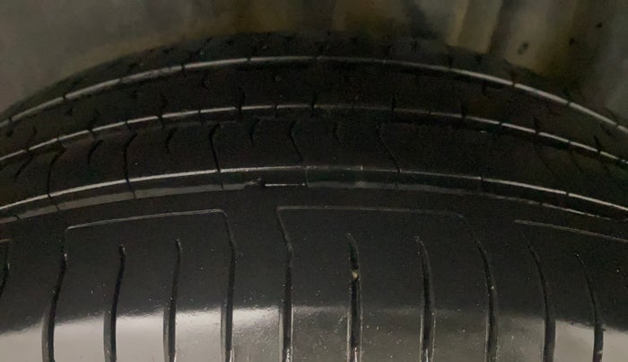 2018 Volkswagen Vento HIGHLINE 1.6 MPI, Petrol, Manual, 50,960 km, Left Rear Tyre Tread