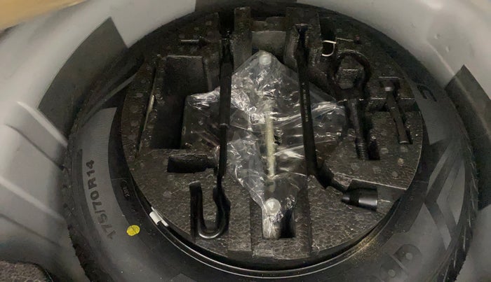 2018 Volkswagen Vento HIGHLINE 1.6 MPI, Petrol, Manual, 50,960 km, Spare Tyre