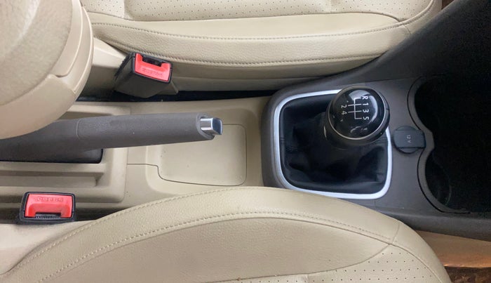 2018 Volkswagen Vento HIGHLINE 1.6 MPI, Petrol, Manual, 50,960 km, Gear Lever