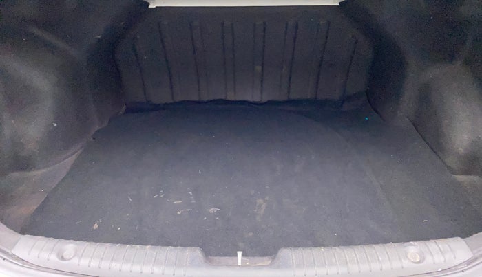 2013 Hyundai Verna FLUIDIC 1.6 CRDI SX, Diesel, Manual, 1,03,716 km, Boot Inside