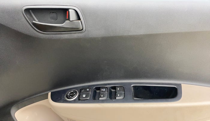 2017 Hyundai Grand i10 MAGNA AT 1.2 KAPPA VTVT, Petrol, Automatic, 27,080 km, Driver Side Door Panels Control