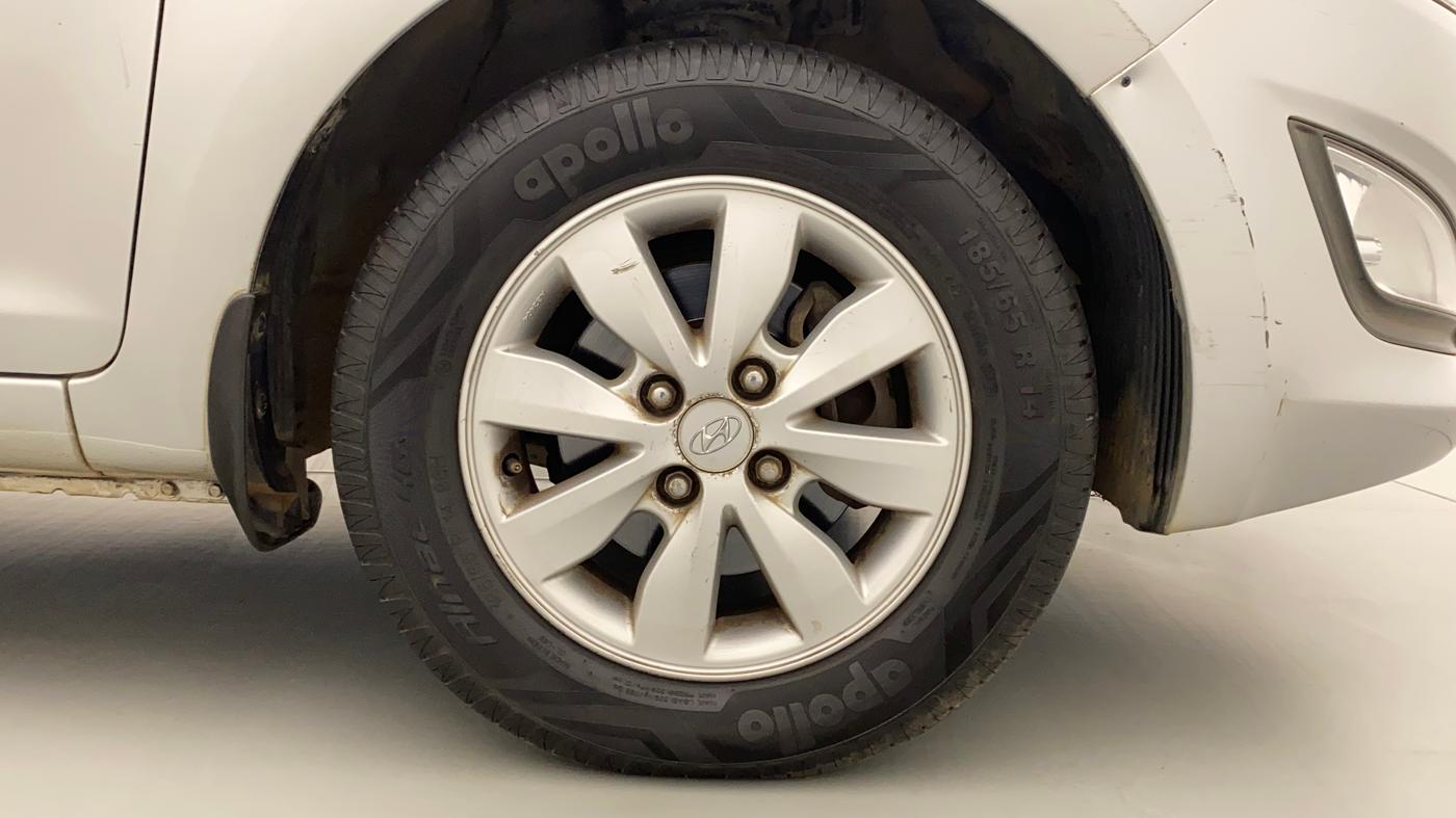 2012 Hyundai i20 SPORTZ 1.2, Petrol, Manual, 40,296 km, Right Front Wheel