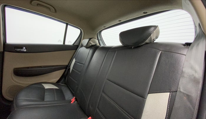 2012 Hyundai i20 SPORTZ 1.2, Petrol, Manual, 40,296 km, Right Side Rear Door Cabin