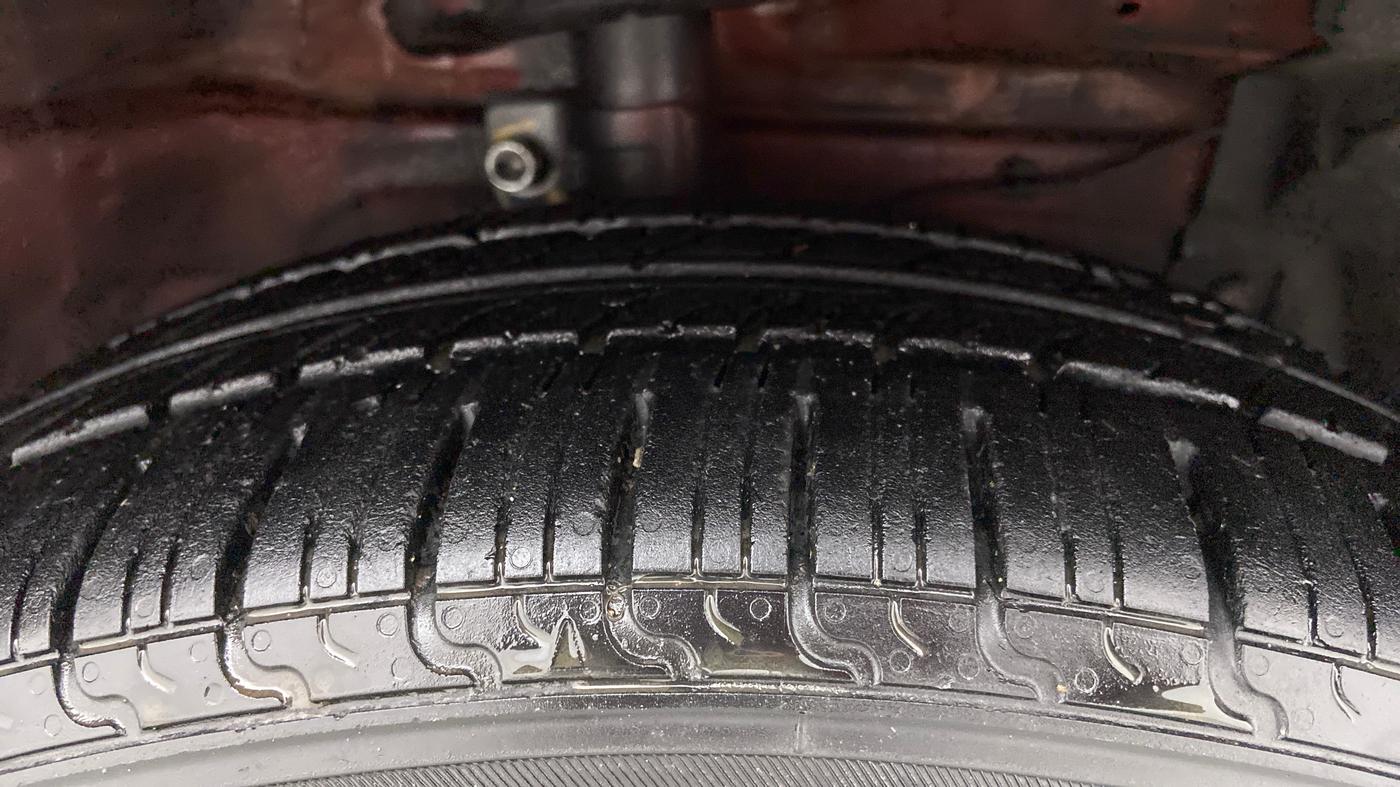 2012 Maruti Swift Dzire ZXI, Petrol, Manual, 44,865 km, Right Front Tyre Tread