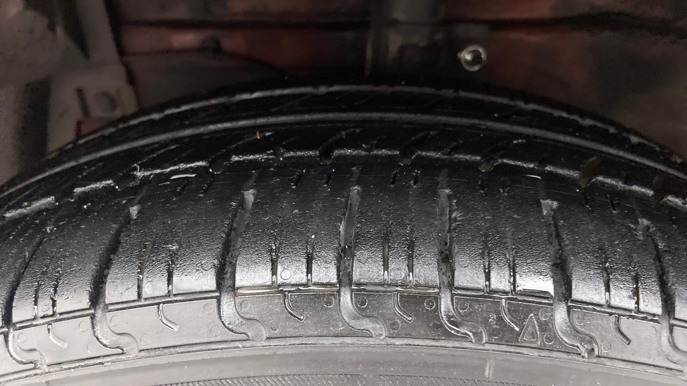 2012 Maruti Swift Dzire ZXI, Petrol, Manual, 44,865 km, Left Front Tyre Tread