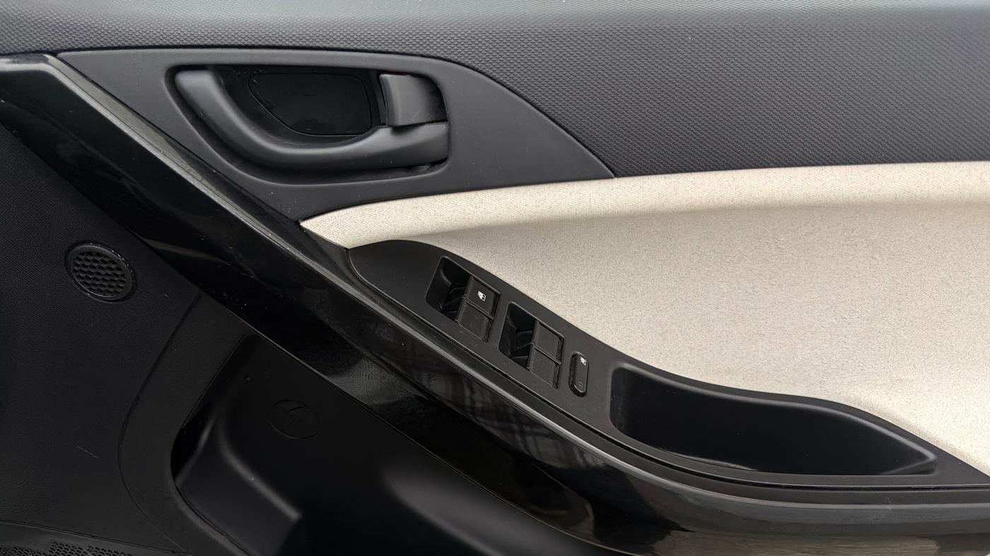 2024 Tata Curvv Pure Plus S 1.2 Petrol 6MT, Petrol, Manual, 17,191 km, Driver Side Door Panels Control