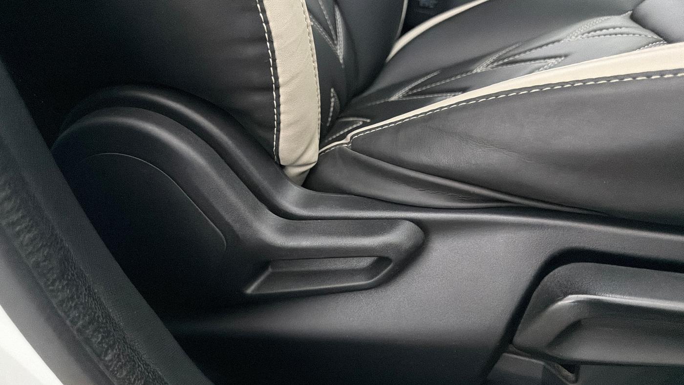 2024 Tata Curvv Pure Plus S 1.2 Petrol 6MT, Petrol, Manual, 17,191 km, Driver Side Adjustment Panel