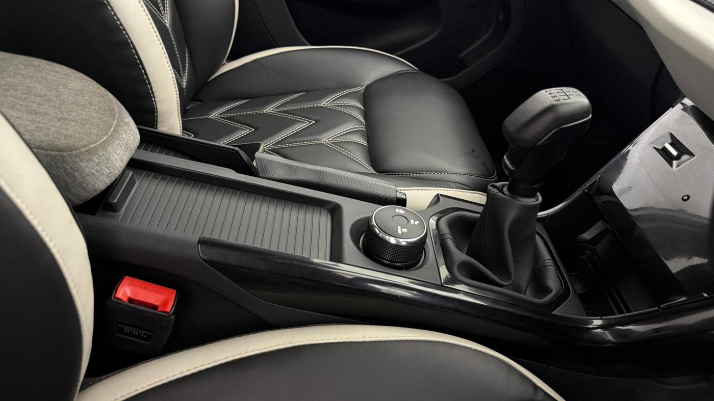 2024 Tata Curvv Pure Plus S 1.2 Petrol 6MT, Petrol, Manual, 17,191 km, Gear Lever