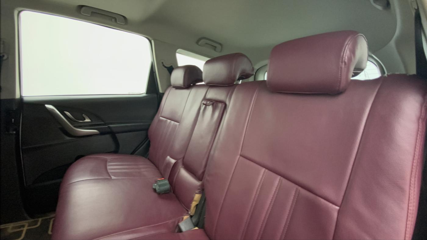 2018 Mahindra XUV500 W9 AT, Diesel, Automatic, 54,638 km, Right Side Rear Door Cabin