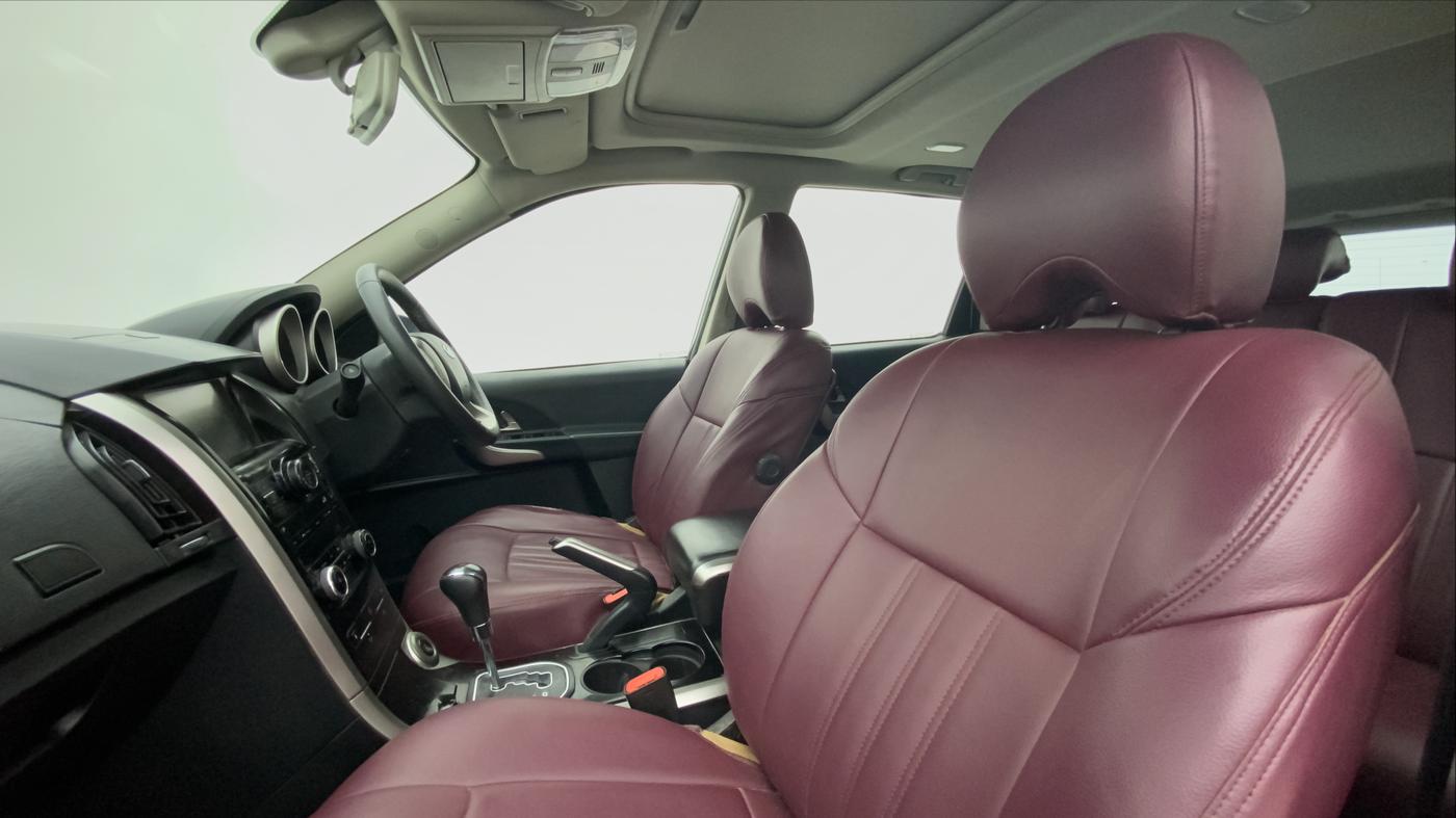 2018 Mahindra XUV500 W9 AT, Diesel, Automatic, 54,638 km, Right Side Front Door Cabin