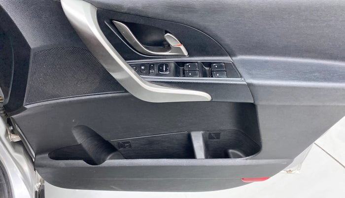 2018 Mahindra XUV500 W9 AT, Diesel, Automatic, 54,638 km, Driver Side Door Panels Control
