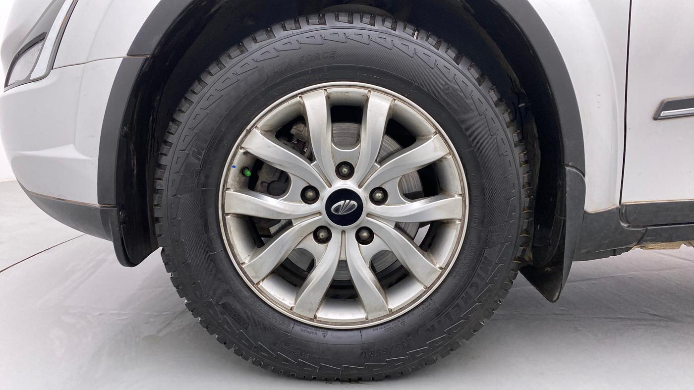 2018 Mahindra XUV500 W9 AT, Diesel, Automatic, 54,638 km, Left Front Wheel