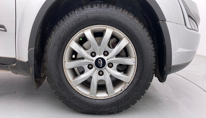 2018 Mahindra XUV500 W9 AT, Diesel, Automatic, 54,638 km, Right Front Wheel