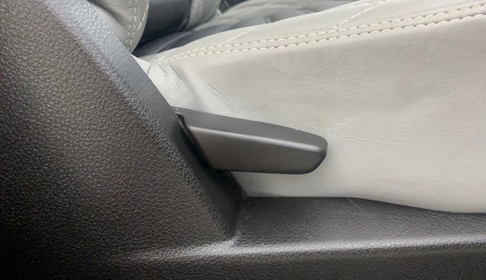 2017 Renault Duster RXS CVT, Petrol, Automatic, 63,084 km, Driver Side Adjustment Panel