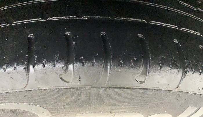 2017 Renault Duster RXS CVT, Petrol, Automatic, 63,084 km, Left Rear Tyre Tread