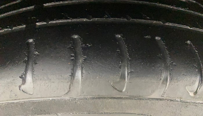 2017 Renault Duster RXS CVT, Petrol, Automatic, 63,084 km, Right Front Tyre Tread