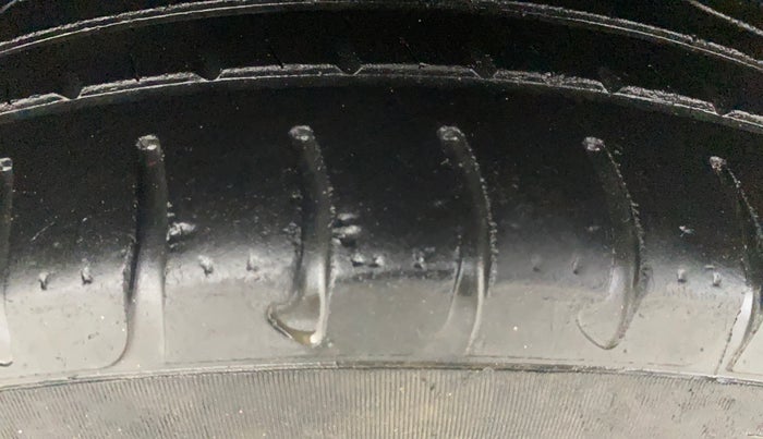 2017 Renault Duster RXS CVT, Petrol, Automatic, 63,084 km, Right Rear Tyre Tread