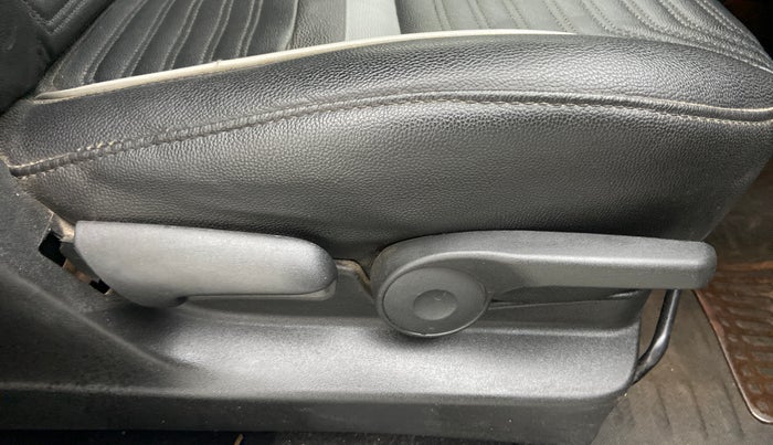 2018 Maruti Vitara Brezza ZDI PLUS AMT, Diesel, Automatic, 50,481 km, Driver Side Adjustment Panel