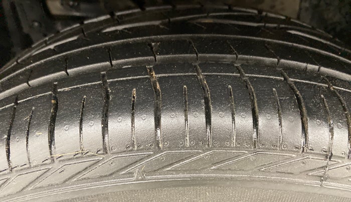 2018 Maruti Vitara Brezza ZDI PLUS AMT, Diesel, Automatic, 50,481 km, Left Front Tyre Tread
