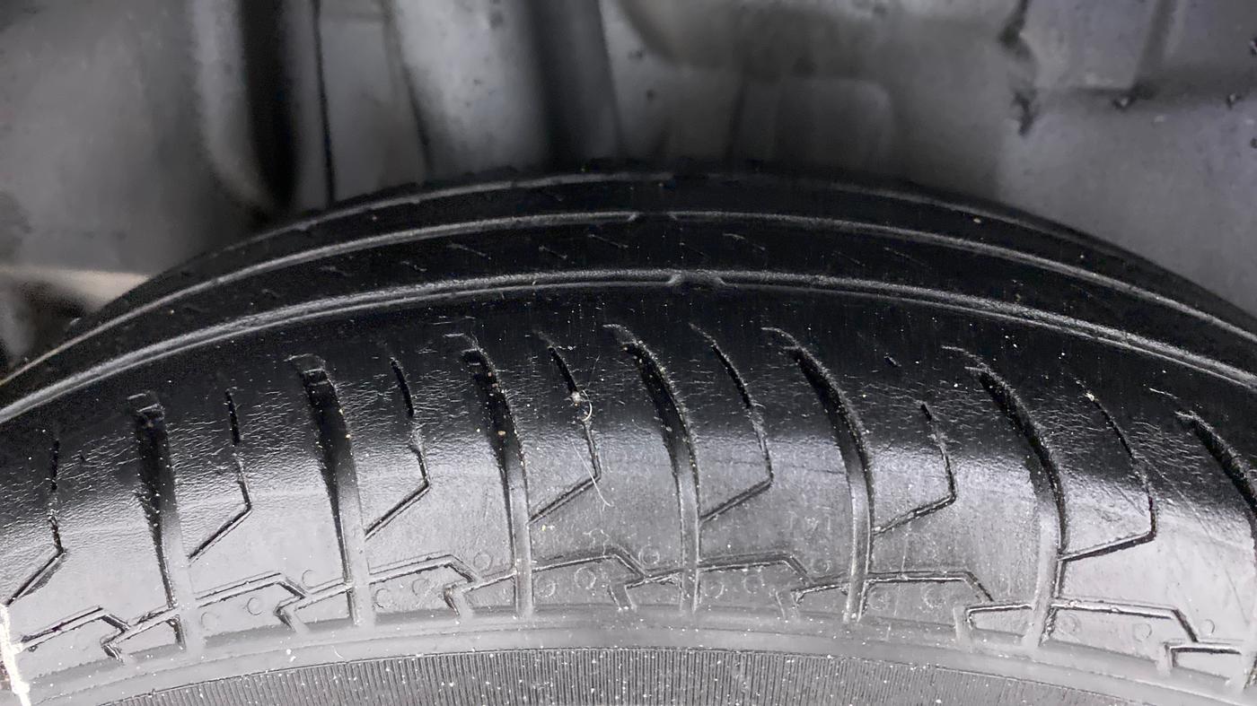 2020 Maruti Swift VXI, Petrol, Manual, 49,254 km, Right Rear Tyre Tread