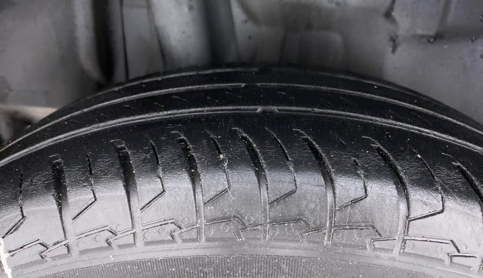 2020 Maruti Swift VXI, Petrol, Manual, 49,254 km, Right Rear Tyre Tread