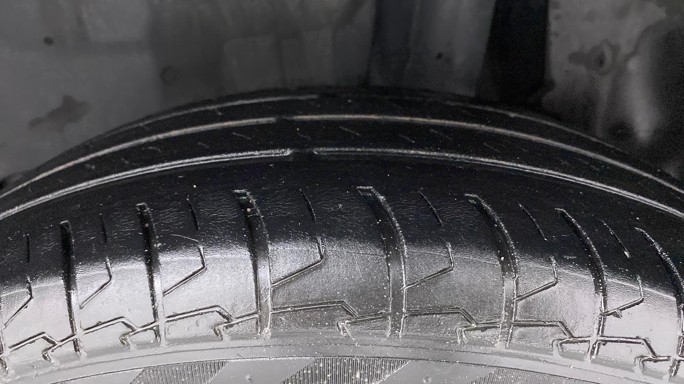 2020 Maruti Swift VXI, Petrol, Manual, 49,254 km, Left Rear Tyre Tread