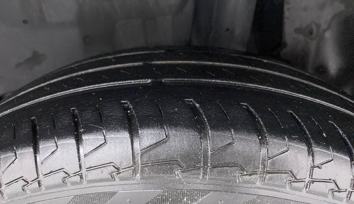 2020 Maruti Swift VXI, Petrol, Manual, 49,254 km, Left Rear Tyre Tread