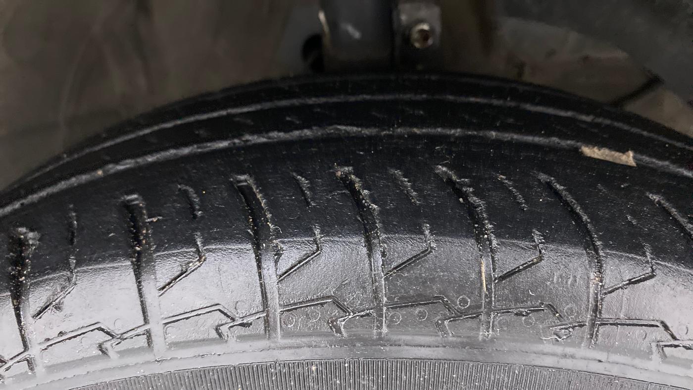 2020 Maruti Swift VXI, Petrol, Manual, 49,254 km, Right Front Tyre Tread
