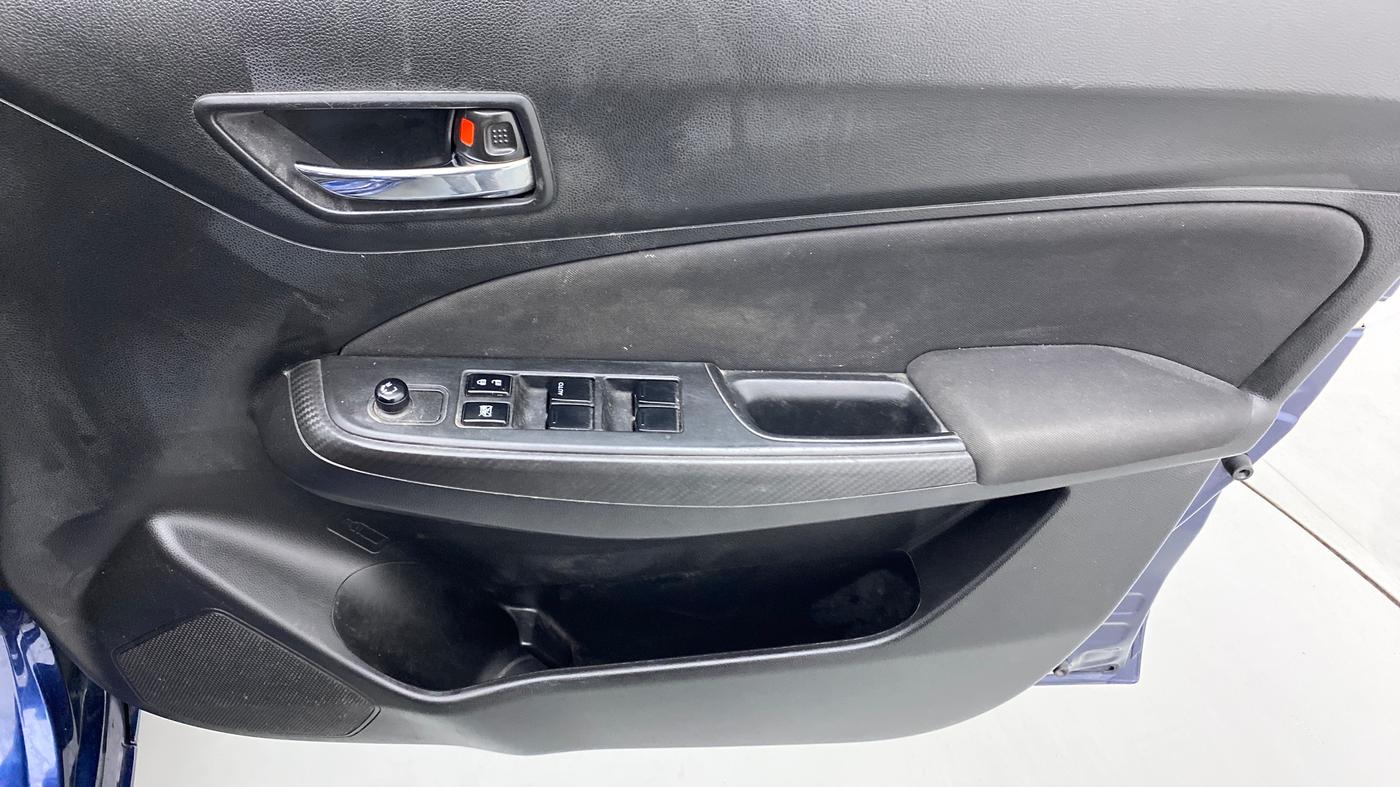 2020 Maruti Swift VXI, Petrol, Manual, 49,254 km, Driver Side Door Panels Control
