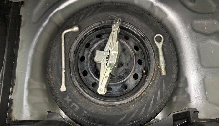 2020 Maruti Swift VXI, Petrol, Manual, 49,254 km, Dicky (Boot door) - Tool missing