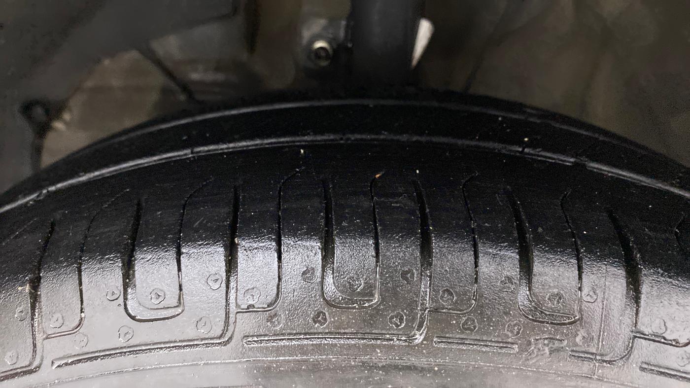 2020 Maruti Swift VXI, Petrol, Manual, 49,254 km, Left Front Tyre Tread
