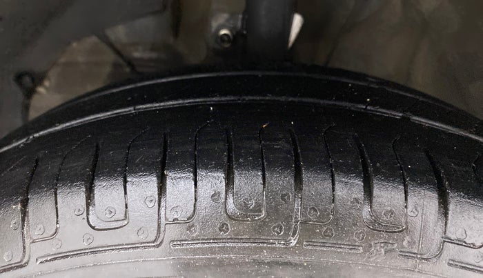 2020 Maruti Swift VXI, Petrol, Manual, 49,254 km, Left Front Tyre Tread