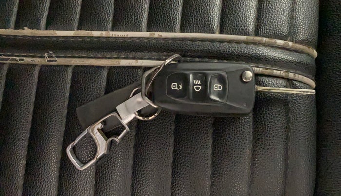 2022 Tata NEXON XM SUNROOF PETROL, Petrol, Manual, 88,435 km, Key Close Up