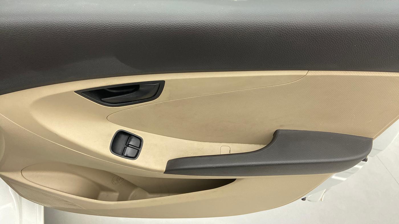2018 Hyundai Eon ERA PLUS, Petrol, Manual, 16,578 km, Driver Side Door Panels Control