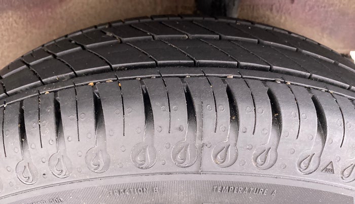 2021 Renault Kwid 1.0 RXT Opt, Petrol, Manual, 13,867 km, Left Rear Tyre Tread