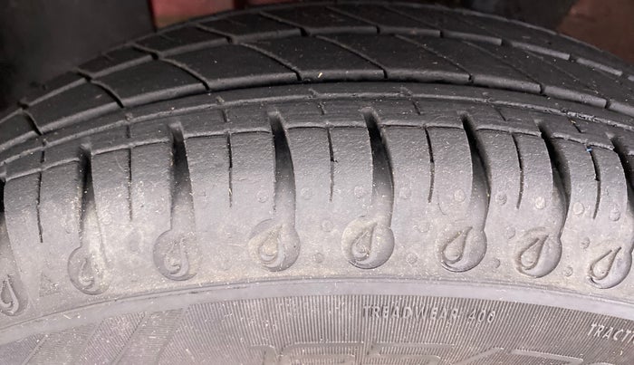 2021 Renault Kwid 1.0 RXT Opt, Petrol, Manual, 13,867 km, Left Front Tyre Tread