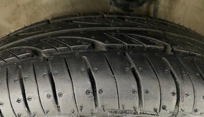 2015 Maruti Alto 800 LXI, Petrol, Manual, 36,483 km, Left Front Tyre Tread